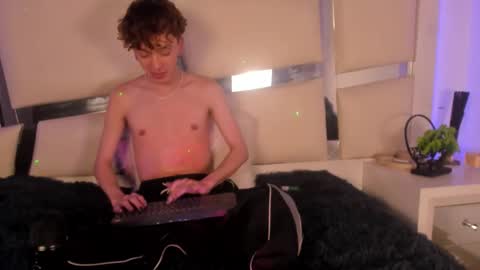 Snapshot of genesis_ask chatting on 26, 11, 2025 Genesis online show from 26, 11, 2025