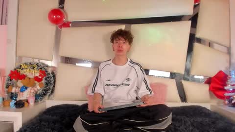 Snapshot of genesis_ask chatting on 18, 12, 2025 Genesis online show from 18, 12, 2025