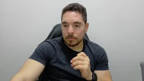 Snapshot of genesis_wb chatting on 4, 10, 2025 genesis_wb online show from 4, 10, 2025