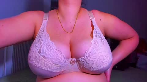 Snapshot of genifersweet chatting on 24, 12, 2024 genifersweet online show from 24, 12, 2024