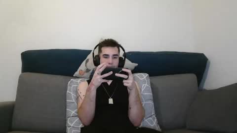 Snapshot of georgeyuno chatting on 12, 1, 2025 George Yuno online show from 12, 1, 2025