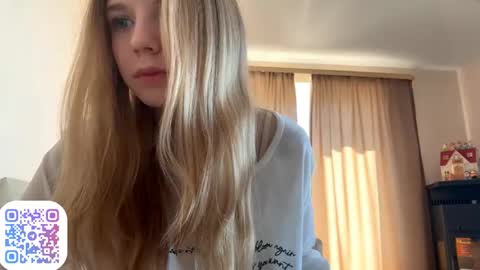 Snapshot of georgietiogangco chatting on 11, 9, 2025 Chloe online show from 11, 9, 2025