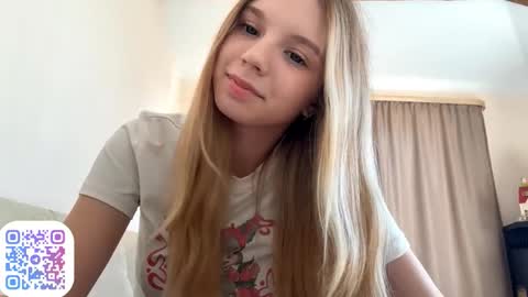 Snapshot of georgietiogangco chatting on 13, 9, 2025 Chloe online show from 13, 9, 2025