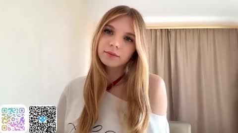 Snapshot of georgietiogangco chatting on 28, 9, 2025 Chloe online show from 28, 9, 2025
