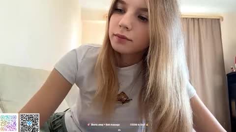 Snapshot of georgietiogangco chatting on 30, 9, 2025 Chloe online show from 30, 9, 2025