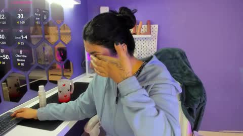 Danna Astrom online show from 21, 10, 2025