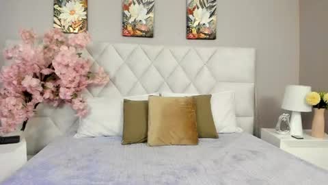 gia__evanss_ online show from 27, 4, 2026