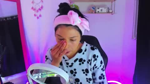 giaaaa   online show from 7, 2, 2026