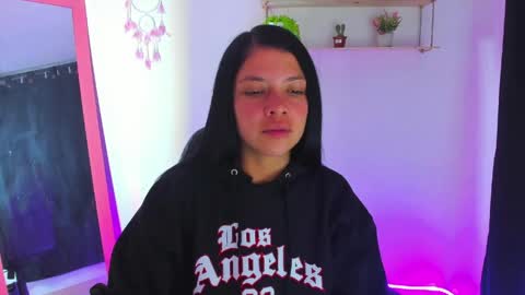 giaaaa   online show from 7, 4, 2026