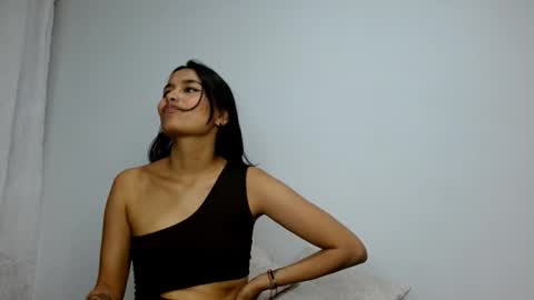 Snapshot of gia_lee10 chatting on 23, 9, 2025 Gia Lee online show from 23, 9, 2025