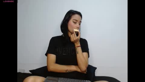 Gia Lee online show from 6, 11, 2025