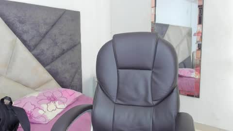 Gia  online show from 4, 4, 2026