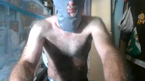 Snapshot of giann005 chatting on 8, 8, 2026 giann005 online show from 8, 8, 2026