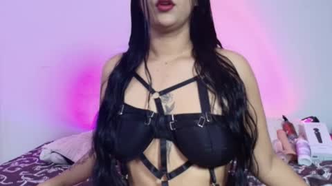 Giana Roberts online show from 19, 12, 2025