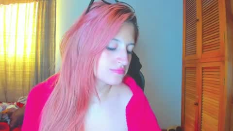 Snapshot of giaroussel chatting on 19, 6, 2026 GiaRoussel online show from 19, 6, 2026
