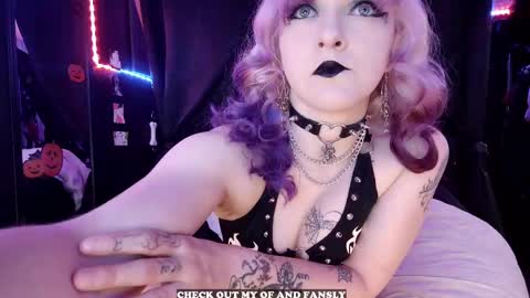 Snapshot of gigglemethis22 chatting on 22, 9, 2025 Giggles online show from 22, 9, 2025