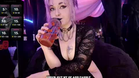 Snapshot of gigglemethis22 chatting on 25, 9, 2025 Giggles online show from 25, 9, 2025