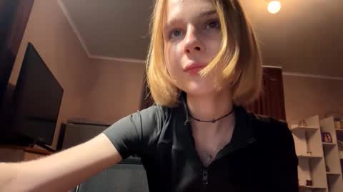 Snapshot of gigikray chatting on 7, 10, 2025 Molly online show from 7, 10, 2025