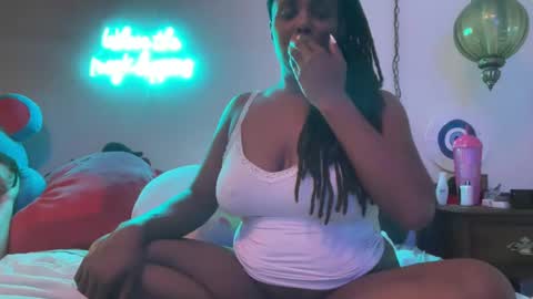 Snapshot of gigimcfee chatting on 14, 9, 2025 G Money online show from 14, 9, 2025