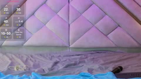 Giigii Hadid  online show from 15, 4, 2026