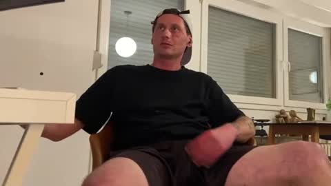 Snapshot of gilbertlachsmann chatting on 27, 9, 2025 Sebastian online show from 27, 9, 2025