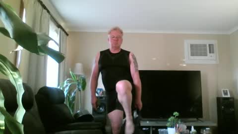 gimmmieoooo online show from 16, 1, 2025