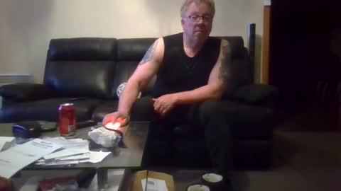 gimmmieoooo online show from 10, 10, 2025