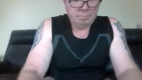Snapshot of gimmmieoooo chatting on 6, 4, 2026 gimmmieoooo online show from 6, 4, 2026