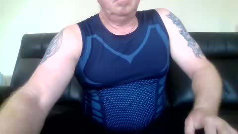 Snapshot of gimmmieoooo chatting on 6, 4, 2026 gimmmieoooo online show from 6, 4, 2026