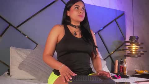 Snapshot of giorgia_13 chatting on 22, 11, 2025 giorgia online show from 22, 11, 2025