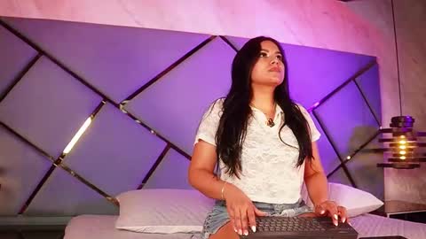 Snapshot of giorgia_13 chatting on 25, 11, 2025 giorgia online show from 25, 11, 2025