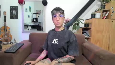 girasol1921 online show from 3, 3, 2025