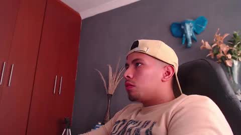 Snapshot of girge23 chatting on 11, 1, 2025 piggy boy online show from 11, 1, 2025