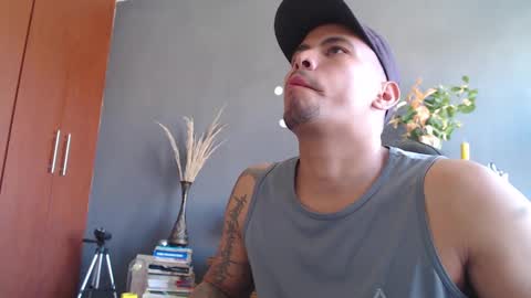 Snapshot of girge23 chatting on 12, 1, 2025 piggy boy online show from 12, 1, 2025