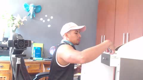 Snapshot of girge23 chatting on 18, 1, 2025 piggy boy online show from 18, 1, 2025