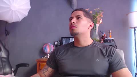 Snapshot of girge23 chatting on 18, 9, 2025 piggy boy online show from 18, 9, 2025