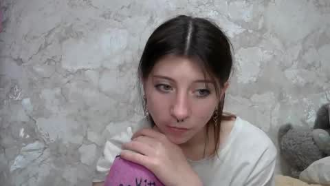Snapshot of girl_cute007 chatting on 17, 4, 2026 girl_cute007 online show from 17, 4, 2026