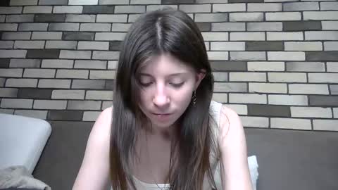 Snapshot of girl_cute007 chatting on 18, 5, 2026 girl_cute007 online show from 18, 5, 2026