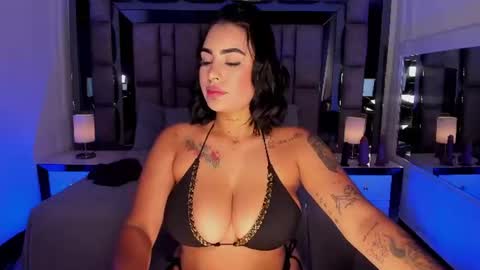 GIRL GRAY online show from 22, 7, 2026