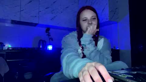 girl_shy07 online show from 16, 4, 2026