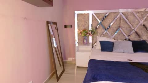     online show from 15, 9, 2025