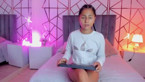 GISELLE ROLDAN online show from 18, 1, 2025