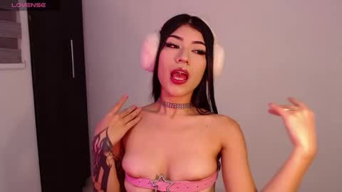 Snapshot of giselleblare chatting on 21, 2, 2025 giselleblare online show from 21, 2, 2025