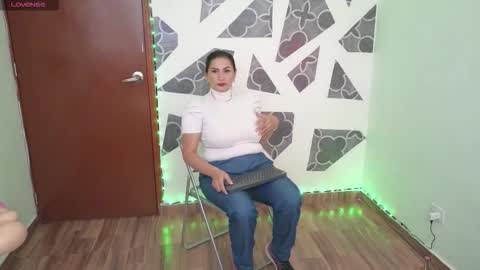 Snapshot of gisellecarter_ chatting on 4, 11, 2025 Giselle online show from 4, 11, 2025