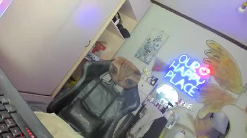 Snapshot of giveittokylie chatting on 12, 9, 2025 Kylie online show from 12, 9, 2025
