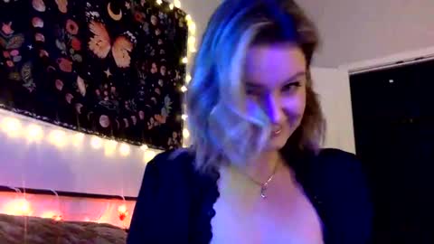 Snapshot of givemesweetdreams chatting on 27, 12, 2024 givemesweetdreams online show from 27, 12, 2024