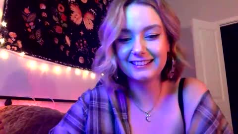 Snapshot of givemesweetdreams chatting on 24, 1, 2025 givemesweetdreams online show from 24, 1, 2025