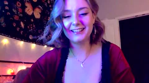 Snapshot of givemesweetdreams chatting on 4, 3, 2025 givemesweetdreams online show from 4, 3, 2025