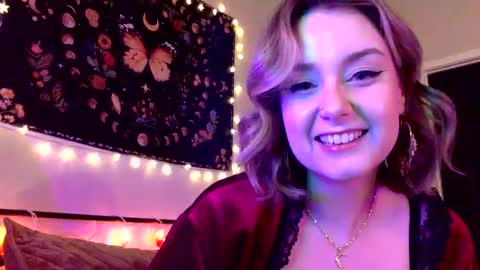 Snapshot of givemesweetdreams chatting on 11, 3, 2025 givemesweetdreams online show from 11, 3, 2025