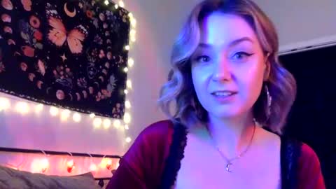 Snapshot of givemesweetdreams chatting on 11, 3, 2025 givemesweetdreams online show from 11, 3, 2025